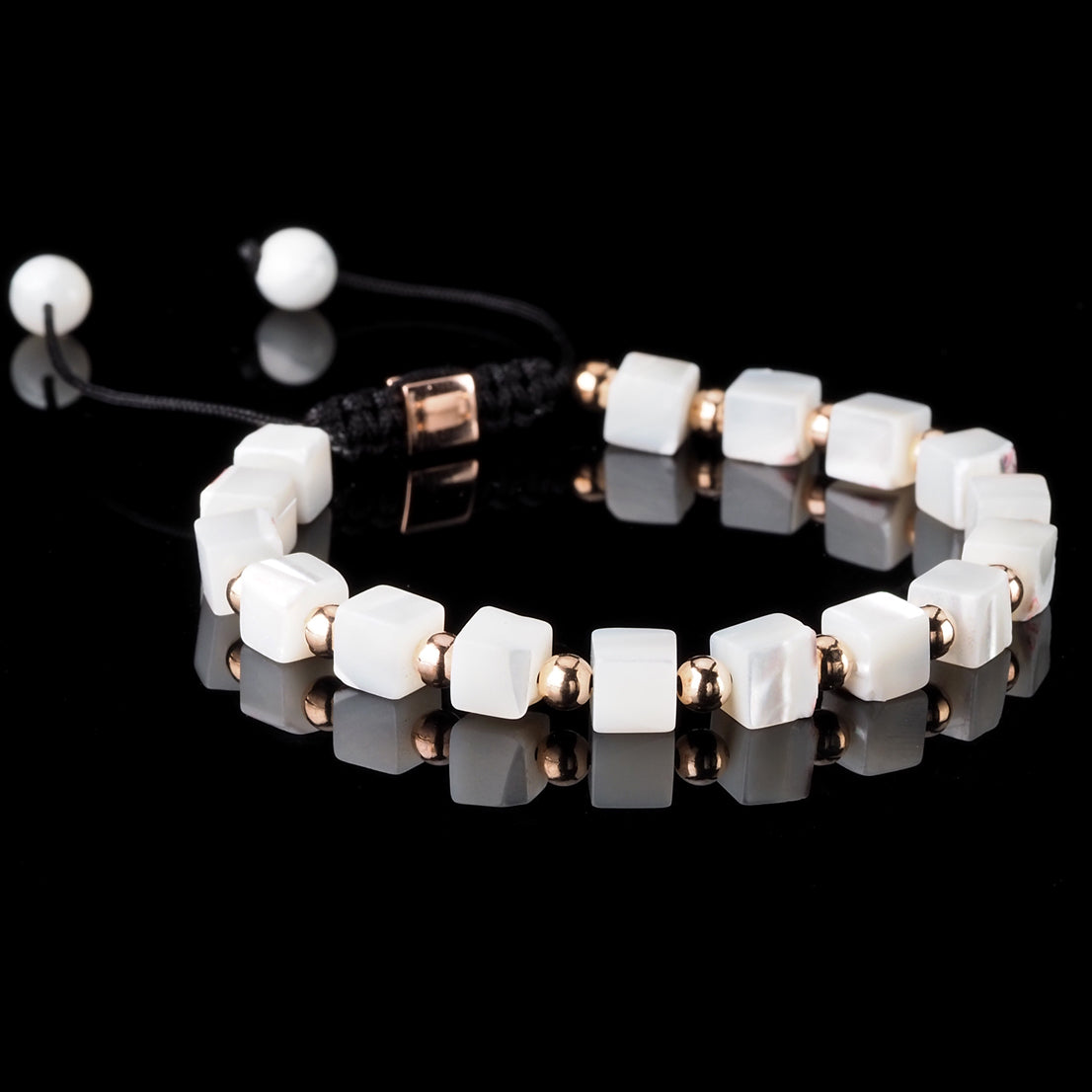 Perlmutt + Roségold Makramee-Armband