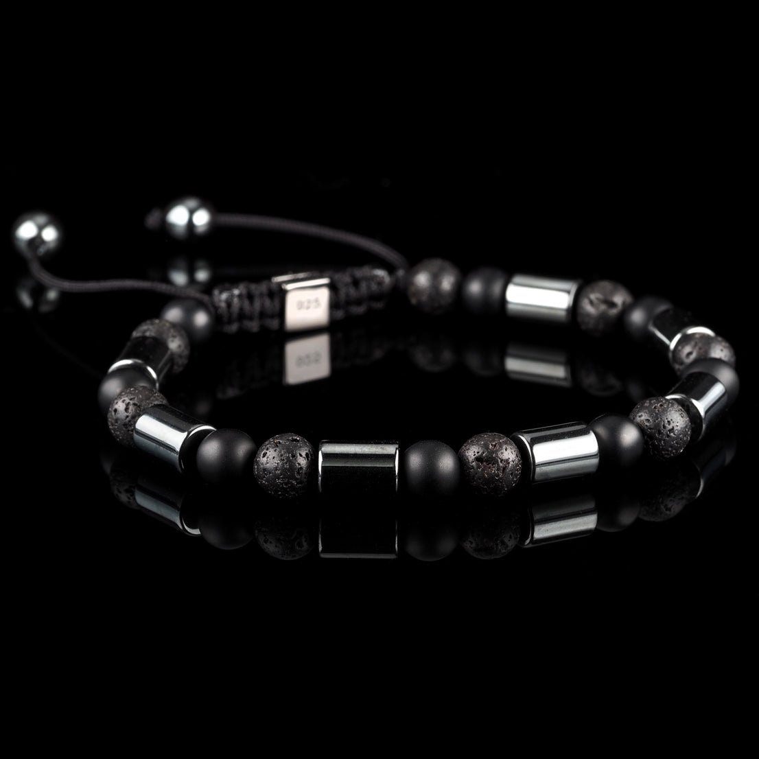 Dreifach Schwarzes V2 Makramee-Armband