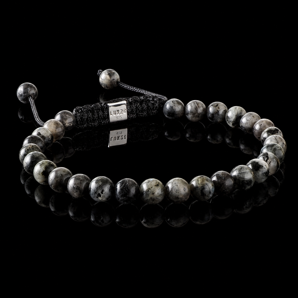 Larvikit Makramee-Armband